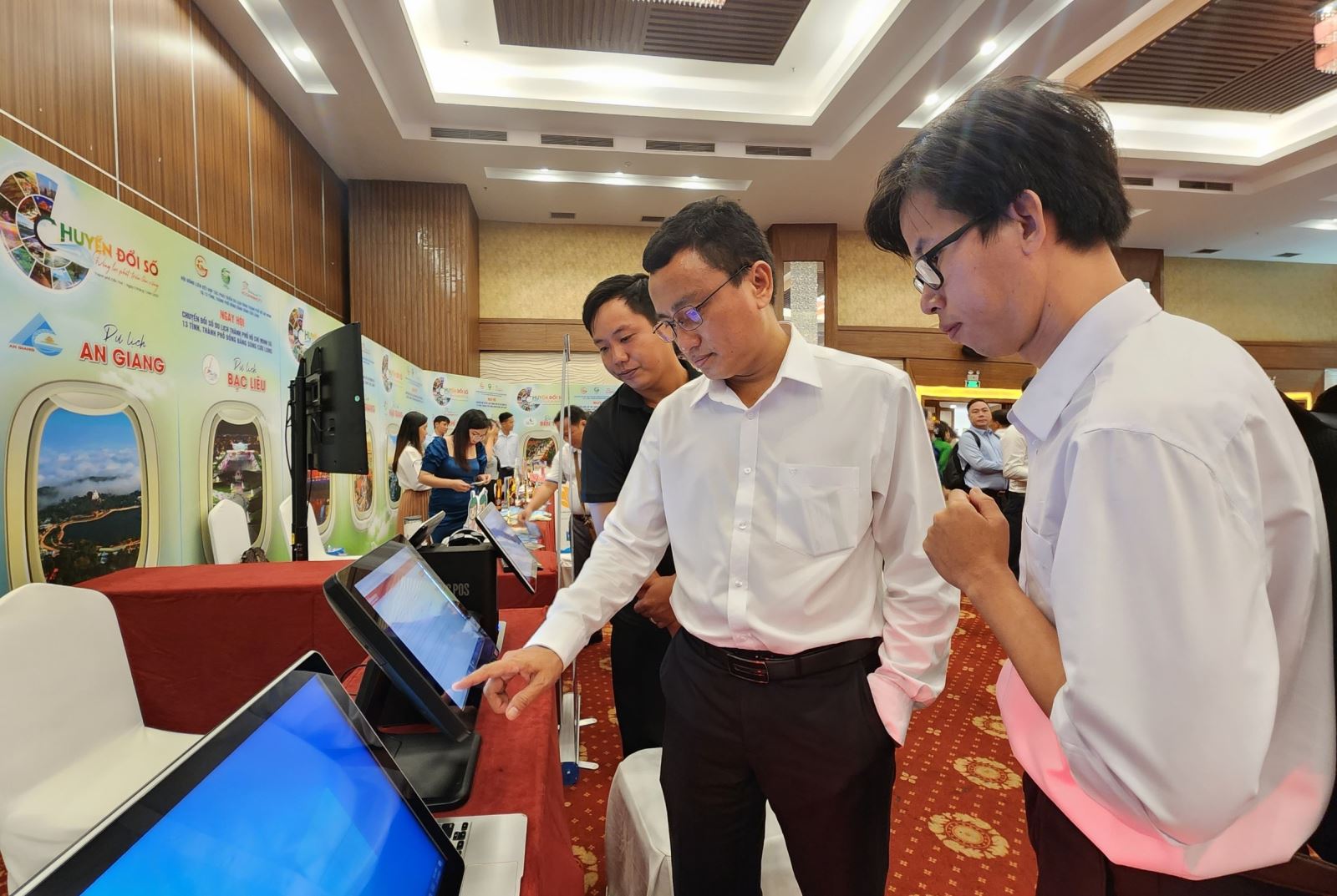 TP Hồ Chí Minh và các tỉnh, thành khu vực ĐBSCL 'bắt tay' ứng dụng công nghệ số vào du lịch - Ảnh 2.