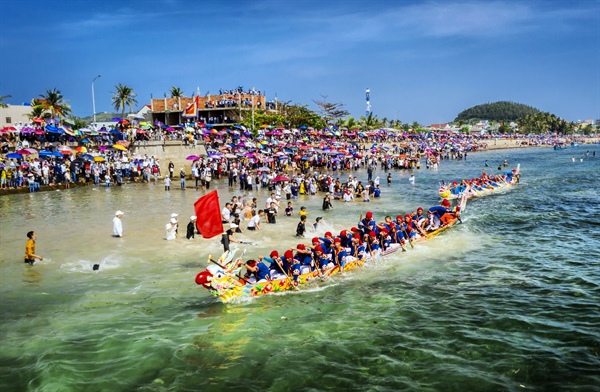 Lượng khách du lịch đến Quảng Ngãi tăng cao - Ảnh 1.