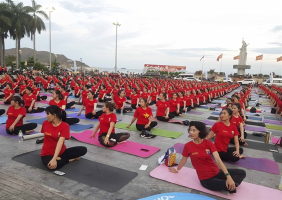 Bình Định hưởng ứng Ngày Quốc tế Yoga năm 2023 - Ảnh 1.