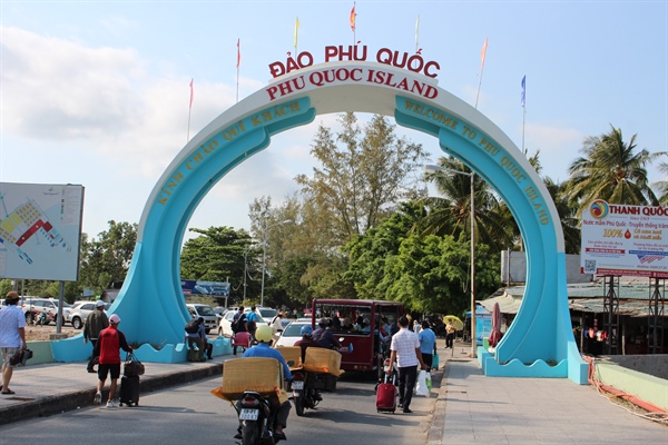 Kiên Giang đón gần năm triệu lượt khách du lịch 6 tháng đầu năm - Ảnh 1.