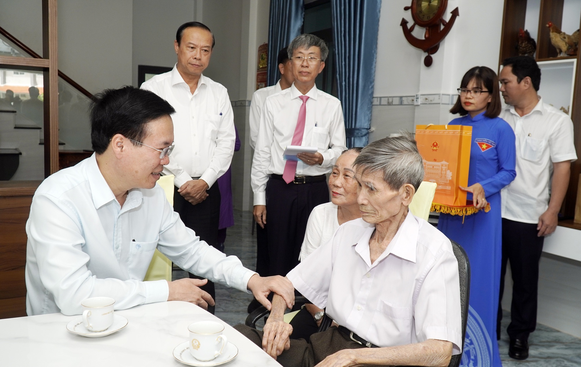 Chủ tịch nước Võ Văn Thưởng gặp mặt các đại biểu cựu tù chính trị Côn Đảo - Ảnh 8.
