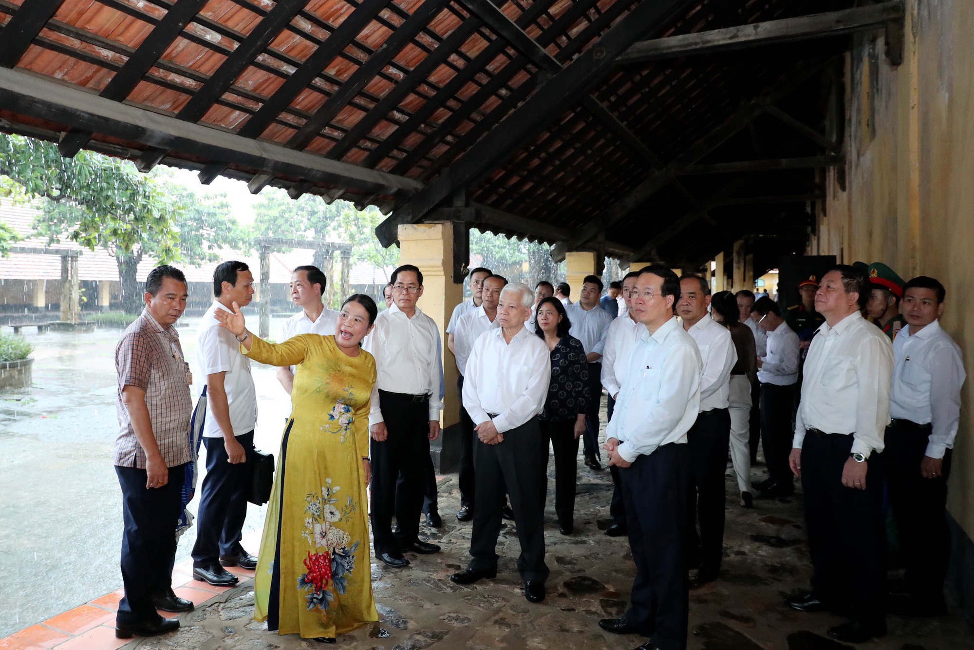 Chủ tịch nước Võ Văn Thưởng thăm Bảo tàng Côn Đảo và di tích lịch sử Trại Phú Hải - Ảnh 5.