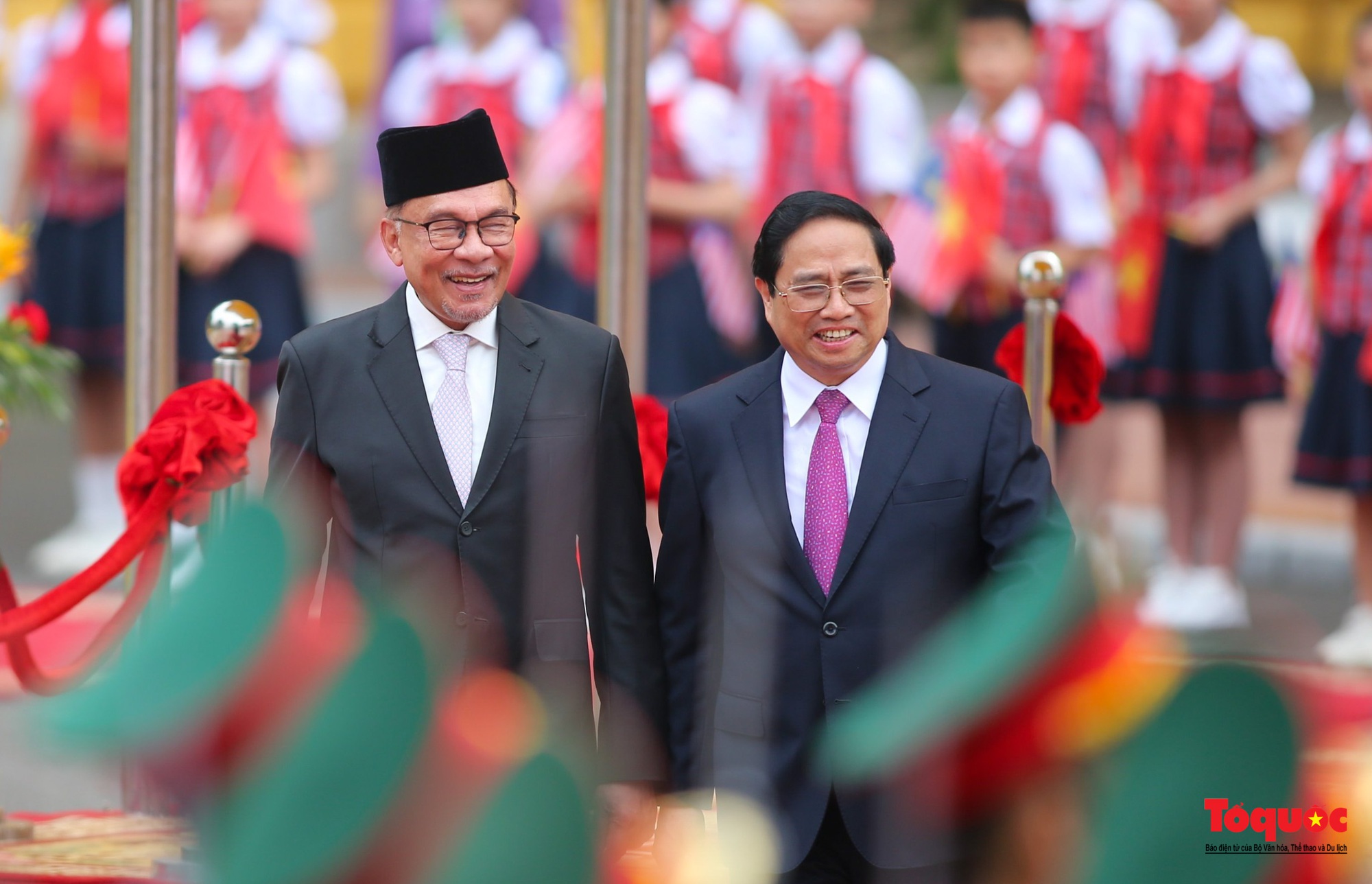 Thủ tướng Phạm Minh Chính chủ trì lễ đón Thủ tướng Malaysia thăm Việt Nam - Ảnh 5.