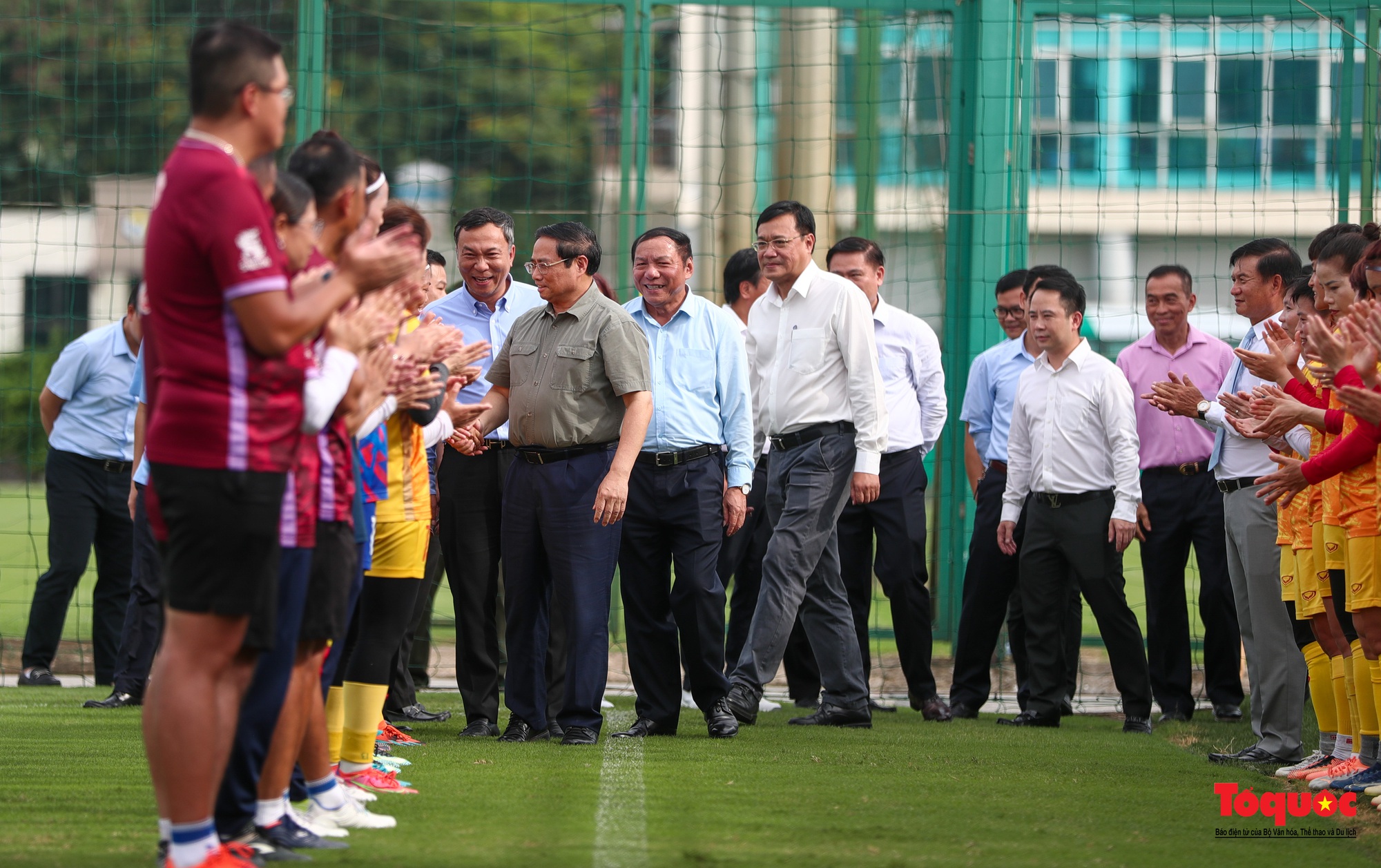 Thủ tướng gặp mặt, động viên Đội tuyển bóng đá nữ trước khi lên đường dự World Cup 2023 - Ảnh 2.