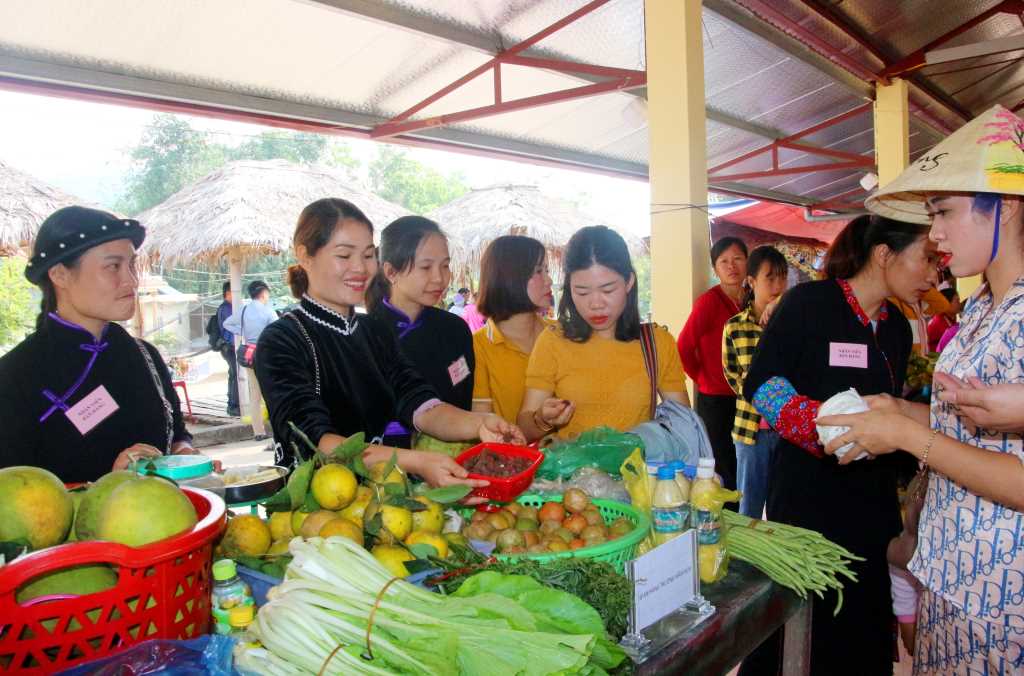 Quảng Ninh: Để chợ phiên vùng cao thu hút du khách - Ảnh 2.