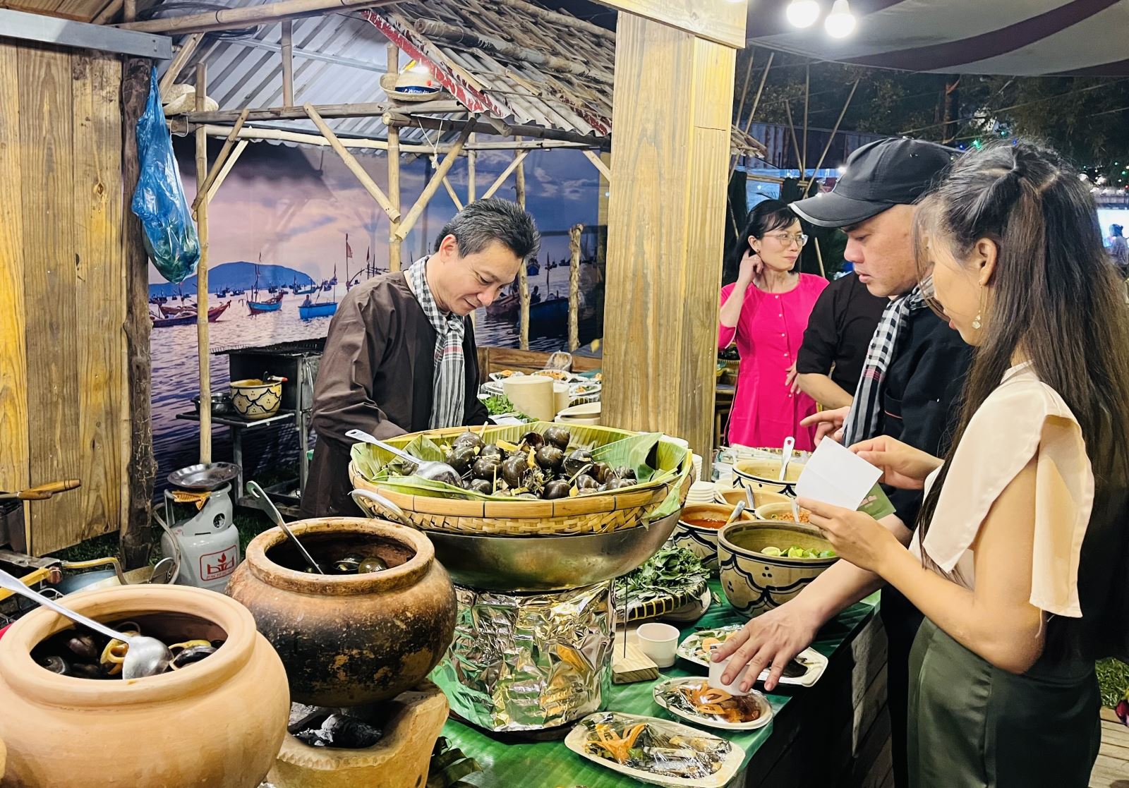 TP Hồ Chí Minh khai thác kinh tế đêm để 'kéo' du khách - Ảnh 4.