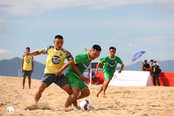 Năm đội tham dự Giải bóng đá bãi biển VĐQG 2023 - Ảnh 1.