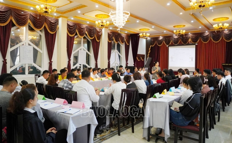 Lào Cai: Gần 100 học viên người dân tộc thiểu số được bồi dưỡng nghiệp vụ du lịch - Ảnh 1.