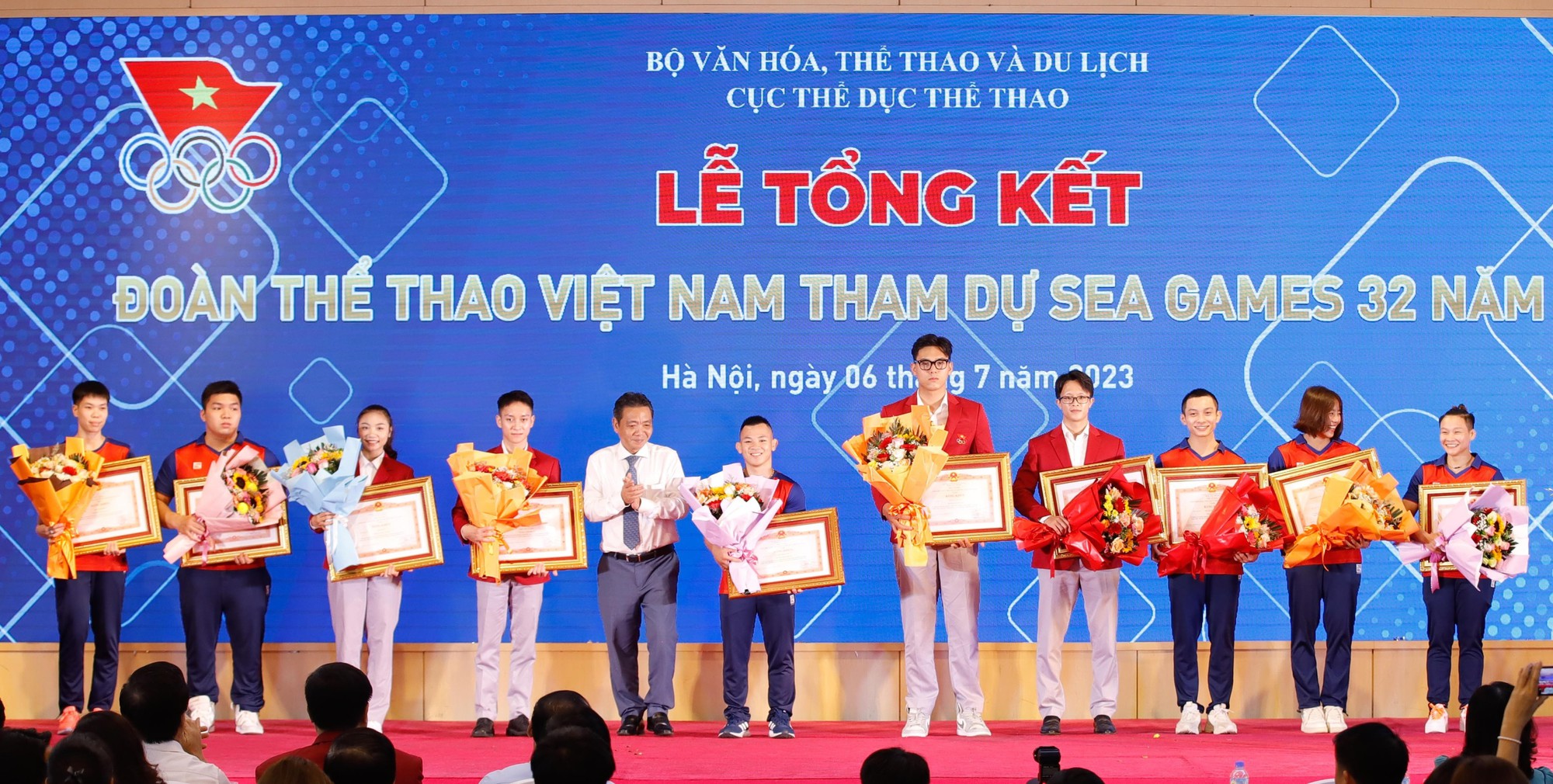 Bộ trưởng Nguyễn Văn Hùng: Thể thao biểu thị cho tinh thần yêu nước, sự đoàn kết và tạo động lực tinh thần cho nhân dân - Ảnh 6.