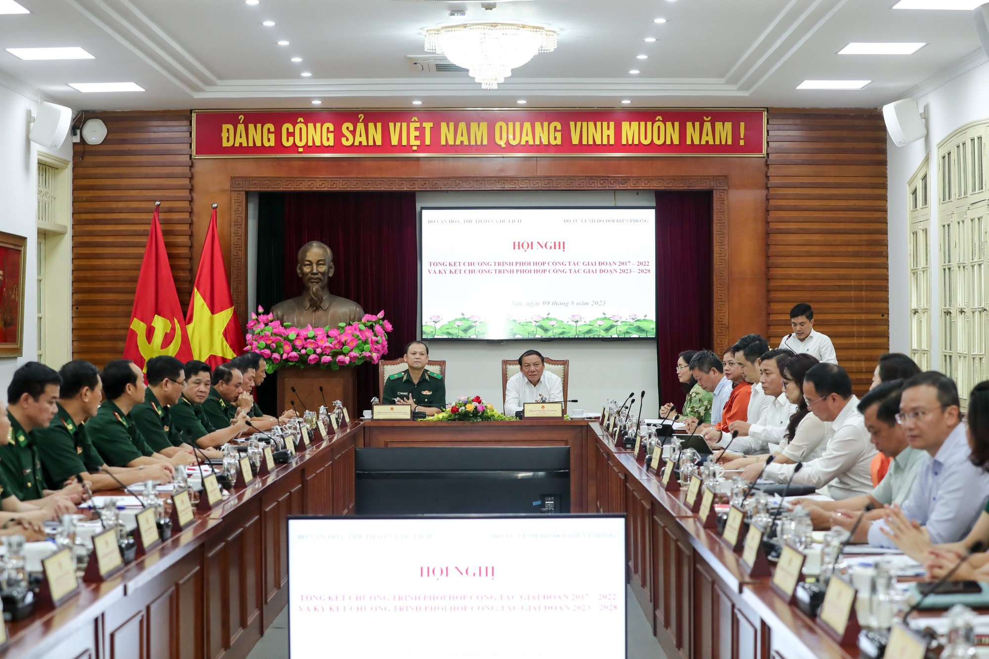 Bộ trưởng Nguyễn Văn Hùng: Đưa "ánh sáng" của Văn hóa đến gần hơn nữa vùng sâu vùng xa, vùng biên giới, hải đảo - Ảnh 1.