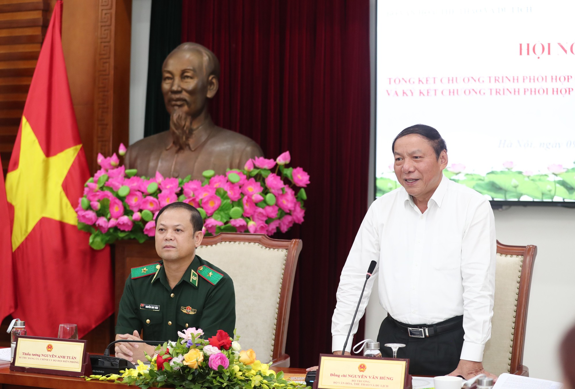 Bộ trưởng Nguyễn Văn Hùng: Đưa "ánh sáng" của Văn hóa đến gần hơn nữa vùng sâu vùng xa, vùng biên giới, hải đảo - Ảnh 6.