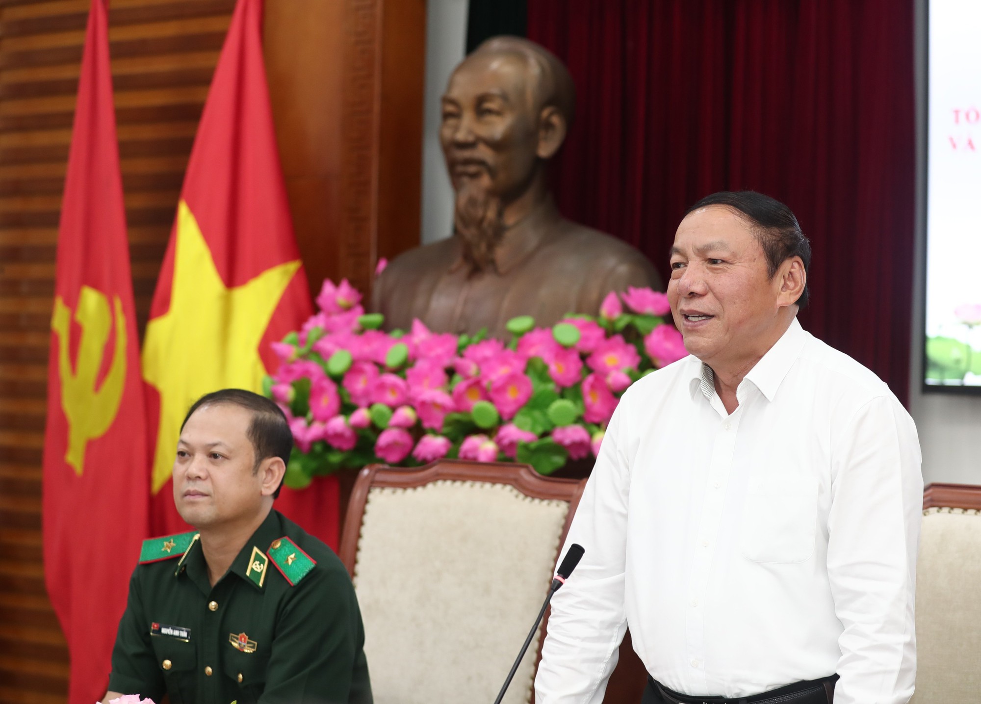 Bộ trưởng Nguyễn Văn Hùng: Đưa "ánh sáng" của Văn hóa đến gần hơn nữa vùng sâu vùng xa, vùng biên giới, hải đảo - Ảnh 7.