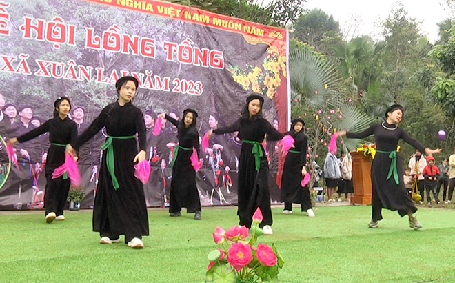 Hội diễn nghệ thuật quần chúng - Trình diễn trang phục các dân tộc tỉnh Yên Bái sẽ diễn ra trung tuần tháng 10 - Ảnh 1.