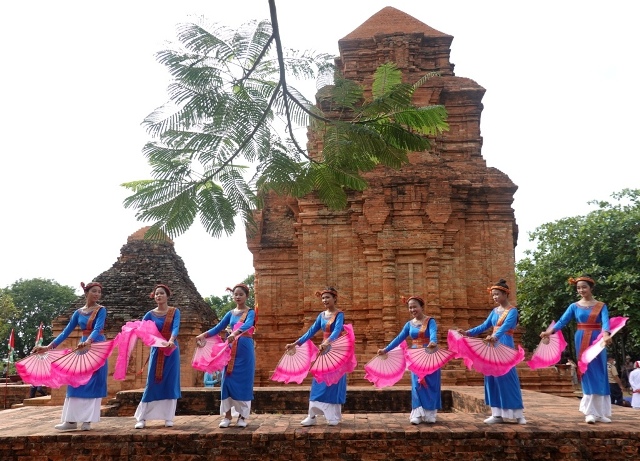 Bình Thuận: Lễ hội Katê tại di tích tháp Pô Sah Inư năm 2023 - Ảnh 2.