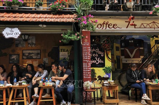 Hà Nội: Xử lý việc tái diễn kinh doanh phố cà phê đường tàu - Ảnh 1.