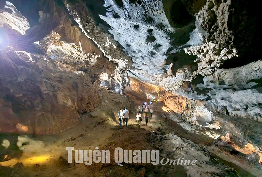 Tuyên Quang: Khai thác tiềm năng hang động để phát triển du lịch - Ảnh 2.
