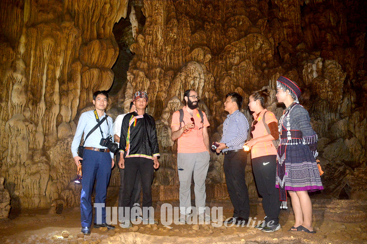 Tuyên Quang: Khai thác tiềm năng hang động để phát triển du lịch - Ảnh 1.