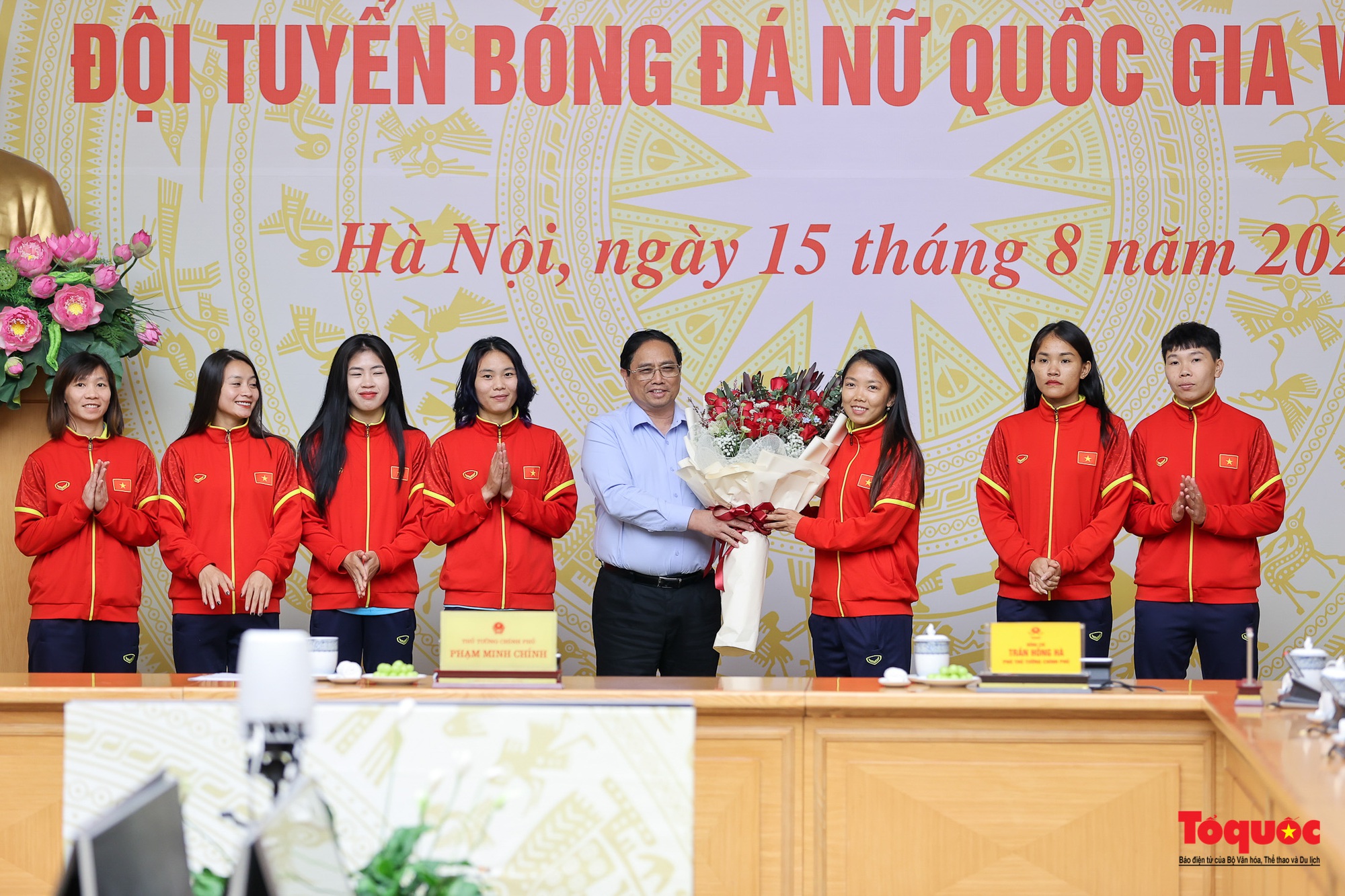 Thủ tướng: Chúng ta tự hào, xúc động khi Quốc kỳ và Quốc ca Việt Nam lần đầu tiên được kéo và vang lên tại một kỳ World Cup bóng đá nữ - Ảnh 4.