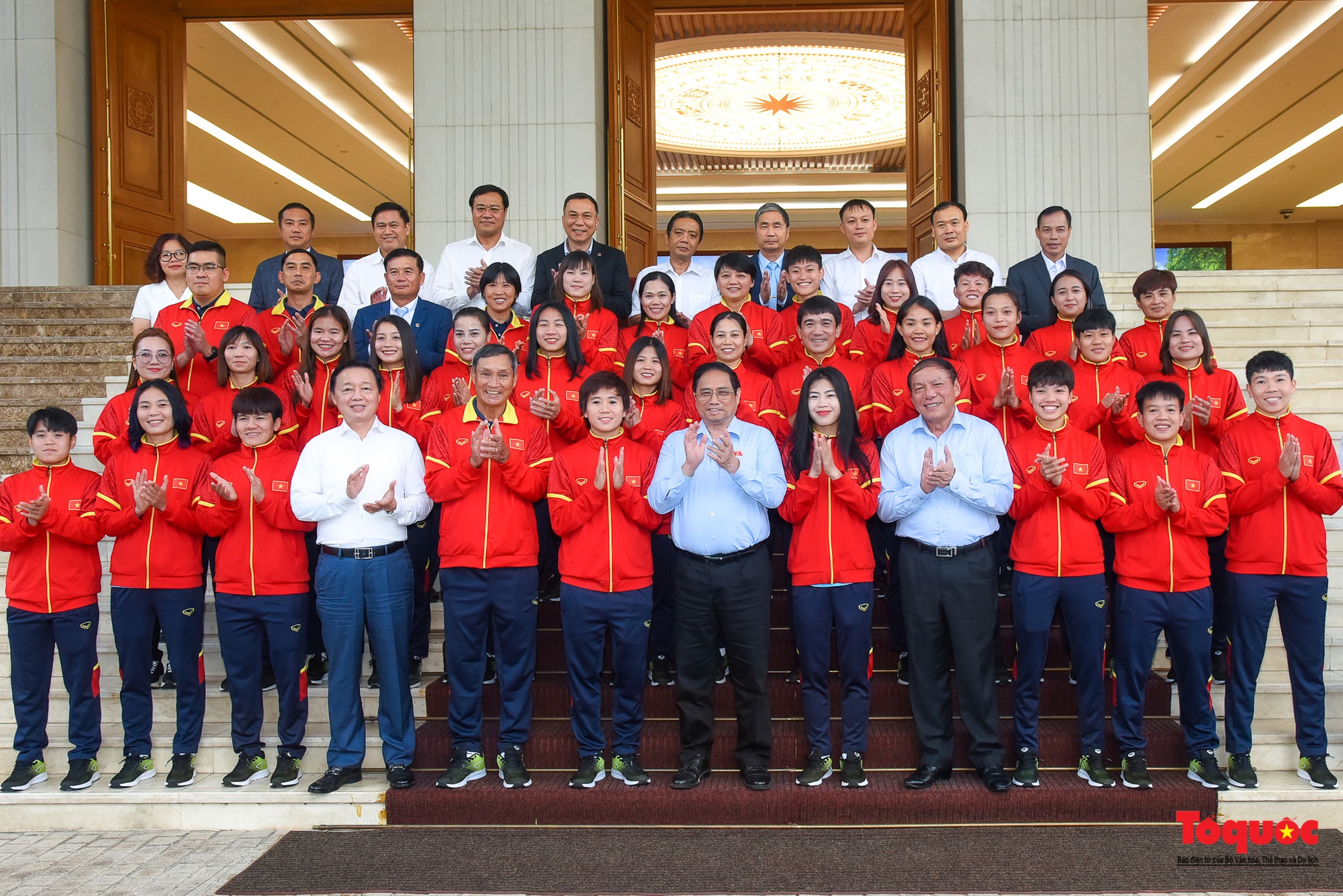 Thủ tướng: Chúng ta tự hào, xúc động khi Quốc kỳ và Quốc ca Việt Nam lần đầu tiên được kéo và vang lên tại một kỳ World Cup bóng đá nữ - Ảnh 6.
