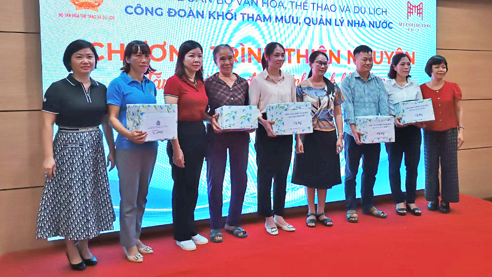 Công đoàn Khối Tham mưu quản lý nhà nước Bộ VHTTDL tổ chức chương trình thiện nguyện tại Ninh Bình - Ảnh 1.