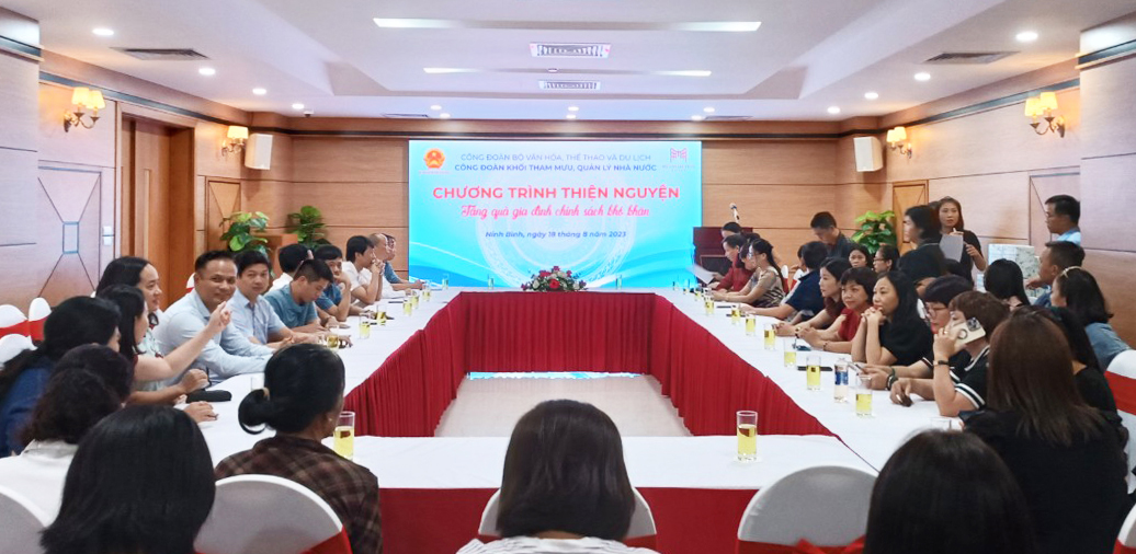 Công đoàn Khối Tham mưu quản lý nhà nước Bộ VHTTDL tổ chức chương trình thiện nguyện tại Ninh Bình - Ảnh 3.