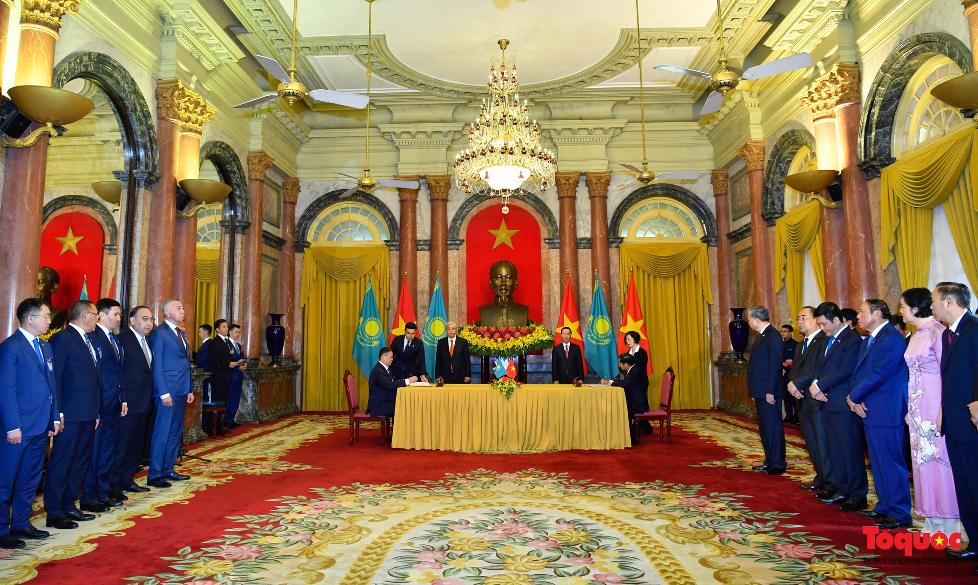 Chủ tịch nước chủ trì lễ đón Tổng thống Kazakhstan - Ảnh 13.