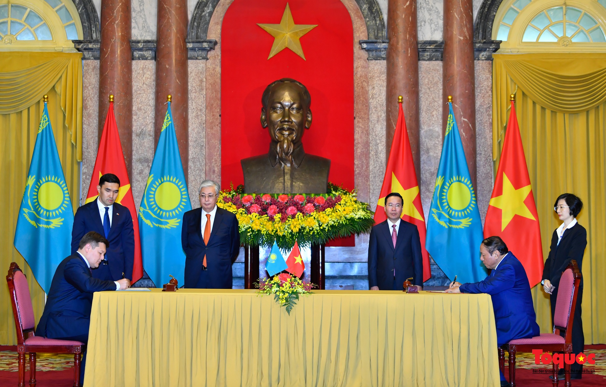 Chủ tịch nước chủ trì lễ đón Tổng thống Kazakhstan - Ảnh 14.
