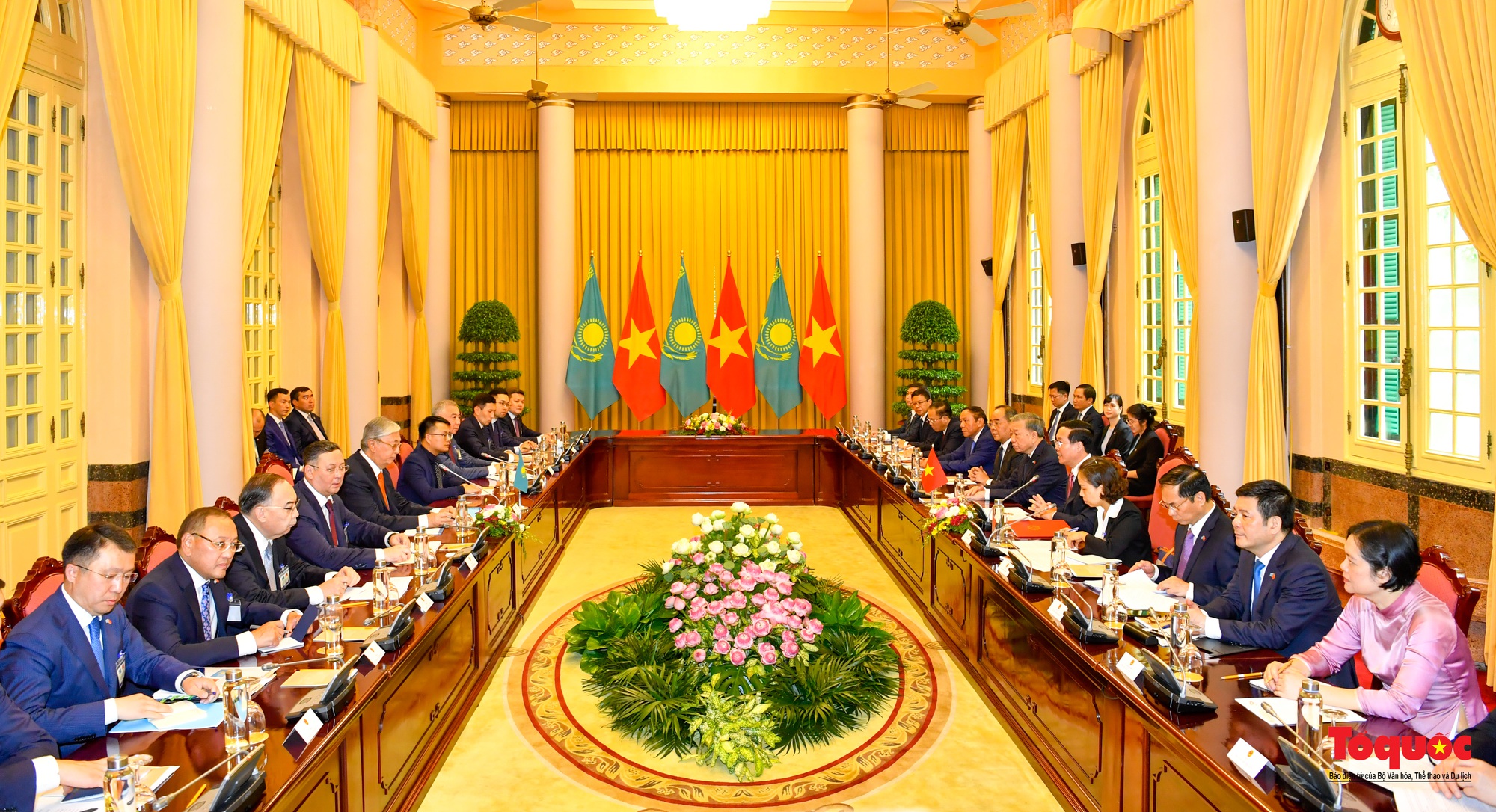Chủ tịch nước chủ trì lễ đón Tổng thống Kazakhstan - Ảnh 10.