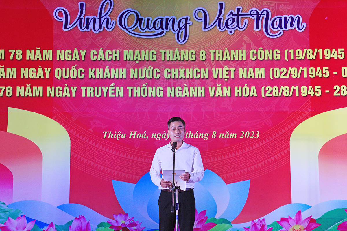 Đoàn Thanh niên Bộ VHTTDL tổ chức chương trình nghệ thuật “Vinh quang Việt Nam” và ủng hộ thiện nguyện tại Thanh Hóa - Ảnh 2.