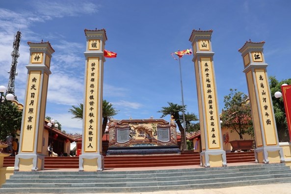 Đề nghị hiến tặng 300 hiện vật cho tỉnh Quảng Ngãi - Ảnh 1.