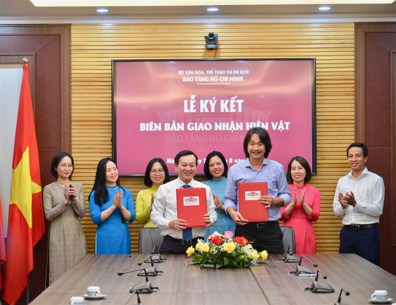 Bảo tàng Hồ Chí Minh tổ chức Lễ tiếp nhận các tác phẩm nghệ thuật về Chủ tịch Hồ Chí Minh của họa sĩ Văn Giáo - Ảnh 11.