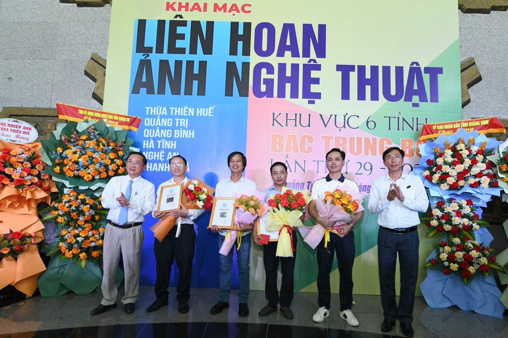 Khai mạc Liên hoan Ảnh nghệ thuật khu vực Bắc Trung Bộ lần thứ 29 - Ảnh 2.