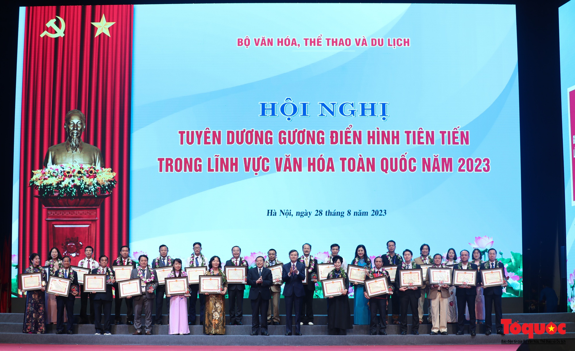 Chùm ảnh: Lễ vinh danh 78 tập thể, cá nhân điển hình tiên tiến văn hóa toàn quốc - Ảnh 14.