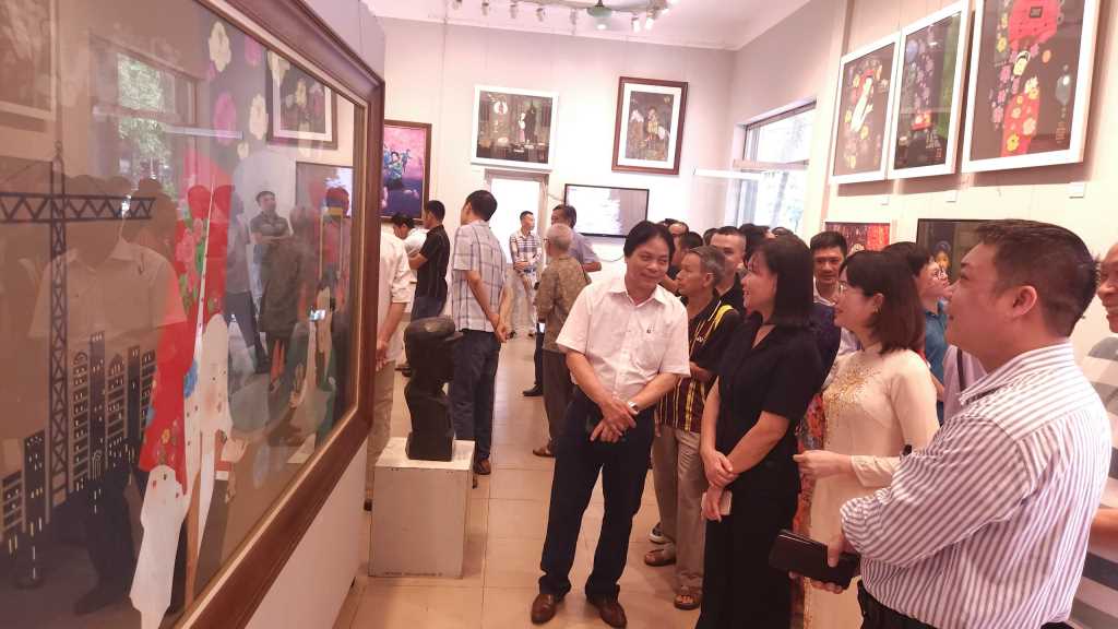 Khai mạc triển lãm mỹ thuật Quảng Ninh - Bắc Kạn - Ảnh 1.