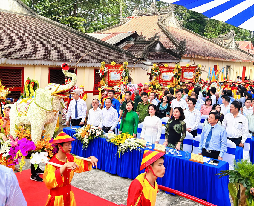 Bình Dương: “Lễ hội Kỳ yên đình Dĩ An” là di sản văn hóa phi vật thể quốc gia - Ảnh 4.