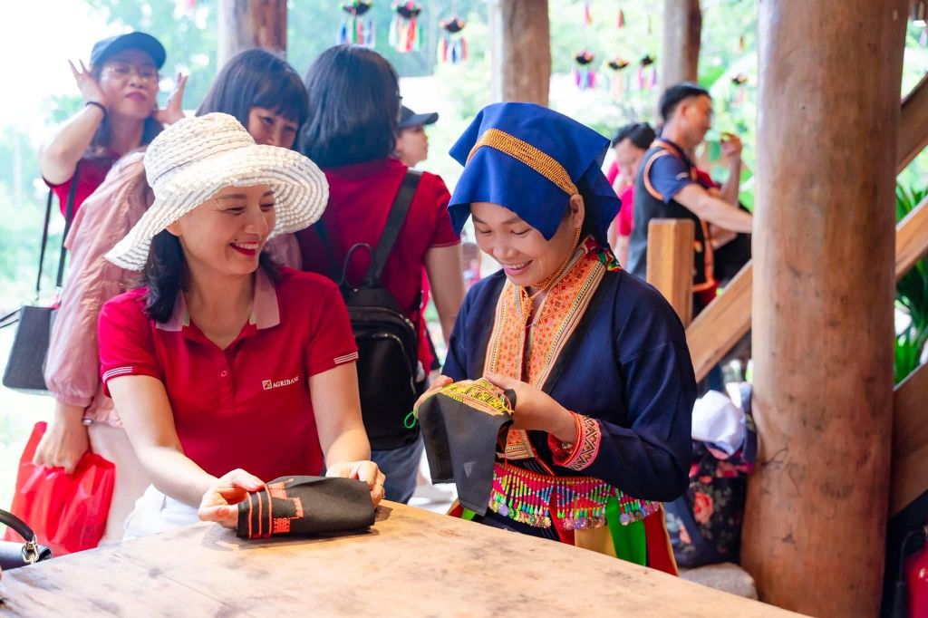Quảng Ninh: Phát huy bản sắc văn hóa - Thúc đẩy du lịch cộng đồng - Ảnh 4.