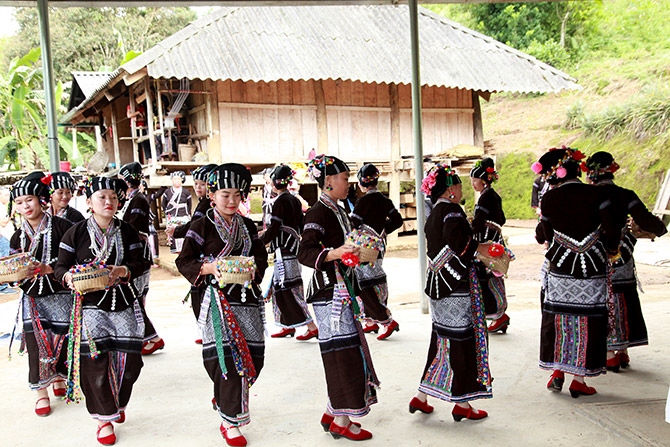 Tổ chức Hội thảo Bảo tồn giá trị trang phục truyền thống dân tộc Lự gắn với phát triển du lịch - Ảnh 1.