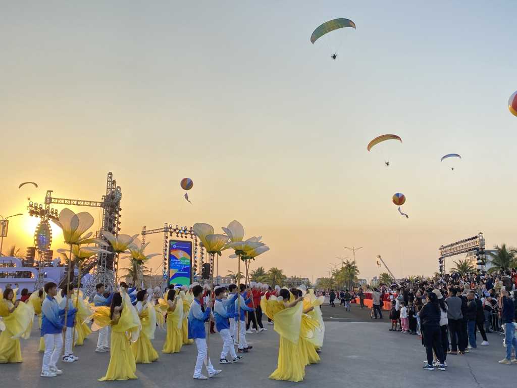 Gia tăng sức cạnh tranh cho du lịch Quảng Ninh - Ảnh 2.