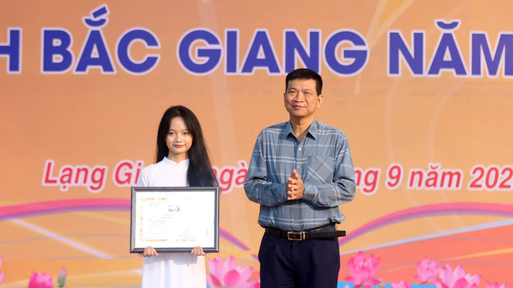 Bắc Giang: 47 tập thể và cá nhân đoạt giải Cuộc thi “Đại sứ văn hóa đọc” - Ảnh 1.