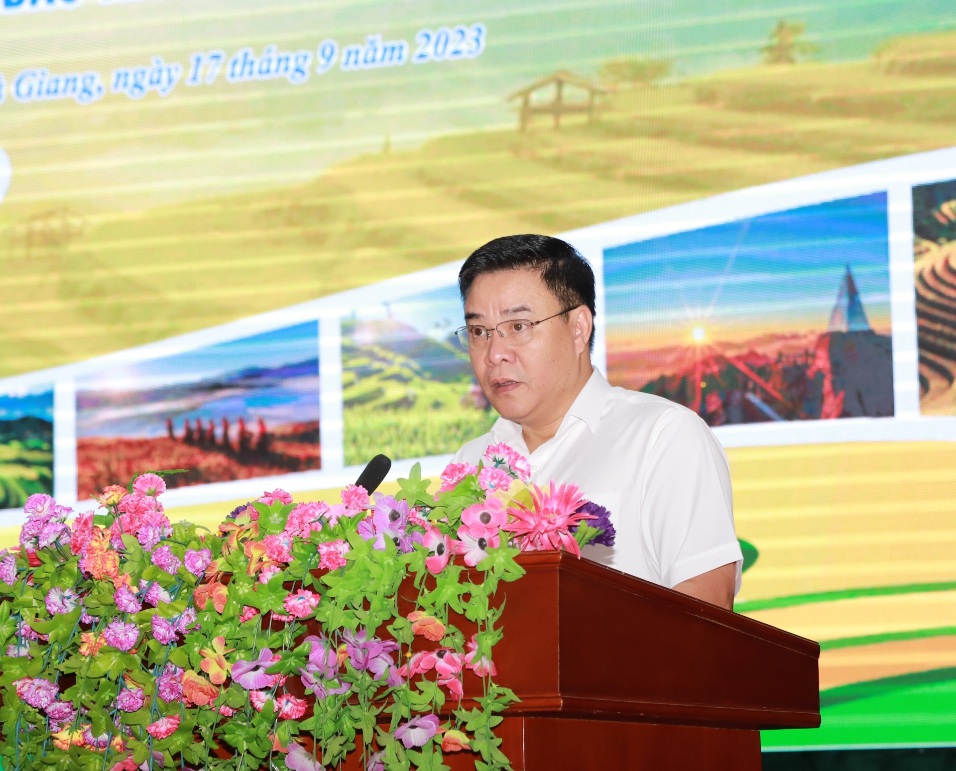 Đẩy mạnh liên kết phát triển du lịch 8 tỉnh Tây Bắc mở rộng và Thành phố Hồ Chí Minh - Ảnh 2.