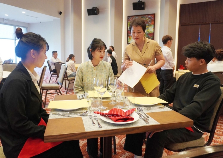 Lào Cai: 40 lao động nông thôn tham gia lớp bồi dưỡng kỹ năng phục vụ khách du lịch - Ảnh 4.