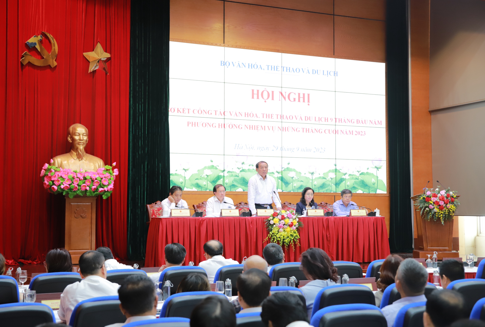 Bộ trưởng Nguyễn Văn Hùng: Trách nhiệm, gương mẫu, đoàn kết, sáng tạo để tăng tốc về đích trong những tháng cuối năm - Ảnh 2.