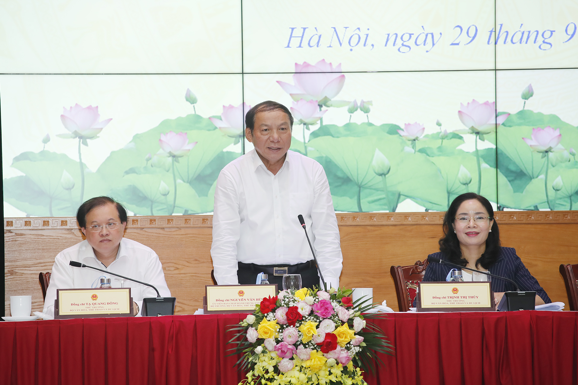Bộ trưởng Nguyễn Văn Hùng: Trách nhiệm, gương mẫu, đoàn kết, sáng tạo để tăng tốc về đích trong những tháng cuối năm - Ảnh 7.