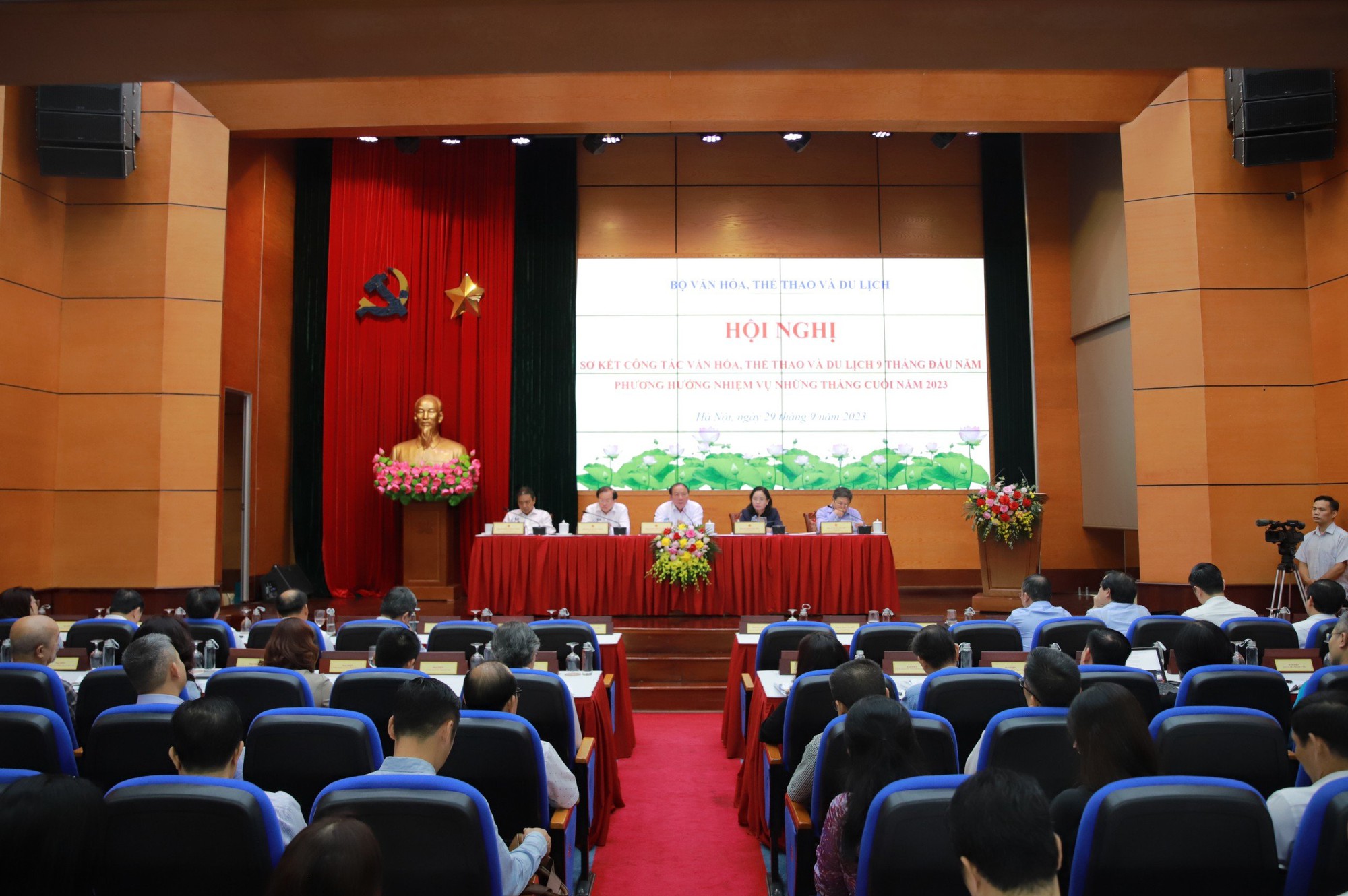 Bộ trưởng Nguyễn Văn Hùng: Trách nhiệm, gương mẫu, đoàn kết, sáng tạo để tăng tốc về đích trong những tháng cuối năm - Ảnh 1.