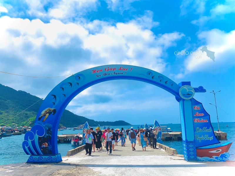   Quảng Nam: Từng bước khẳng định thương hiệu du lịch biển đảo - Ảnh 1.