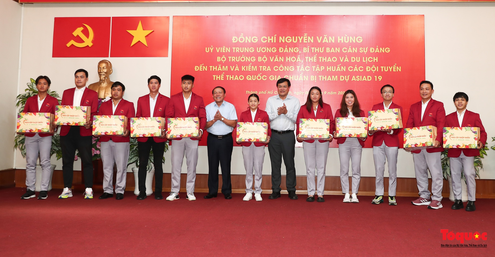 Bộ trưởng Nguyễn Văn Hùng thăm và động viên các đội tuyển tham dự ASIAD 19 tại TPHCM  - Ảnh 12.