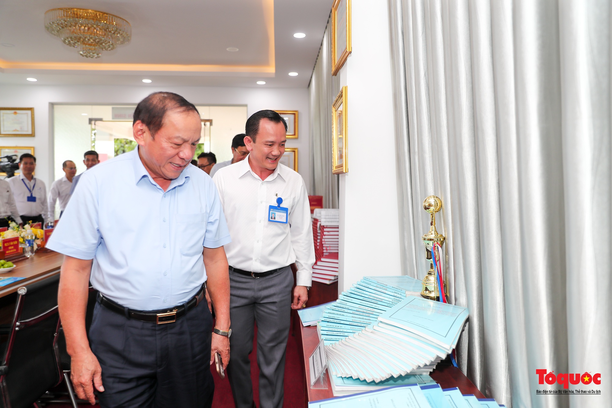 Bộ trưởng Nguyễn Văn Hùng thăm và động viên các đội tuyển tham dự ASIAD 19 tại TPHCM  - Ảnh 16.