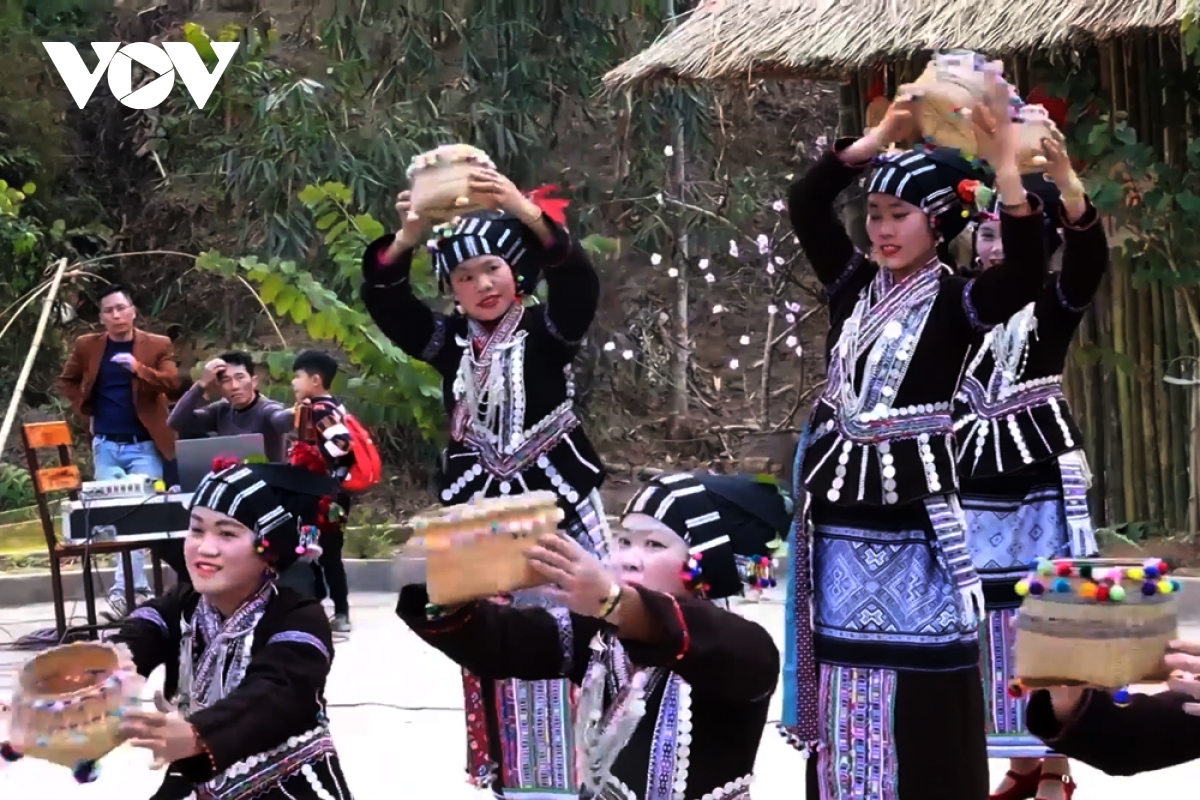 Khơi dậy ý thức giữ gìn văn hóa để phát triển du lịch ở Lai Châu - Ảnh 4.