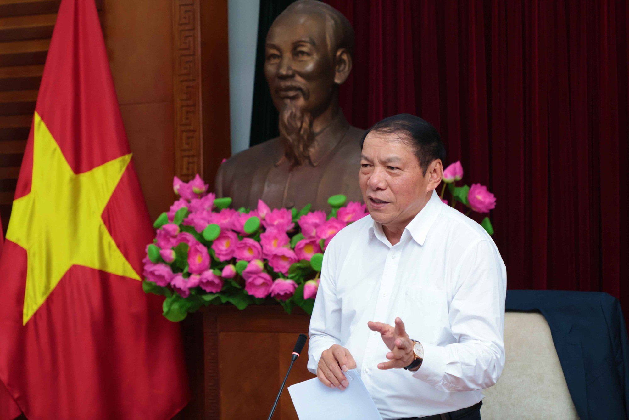 (Bộ trưởng Nguyễn Văn Hùng phát biểu chỉ đạo tại buổi làm việc)