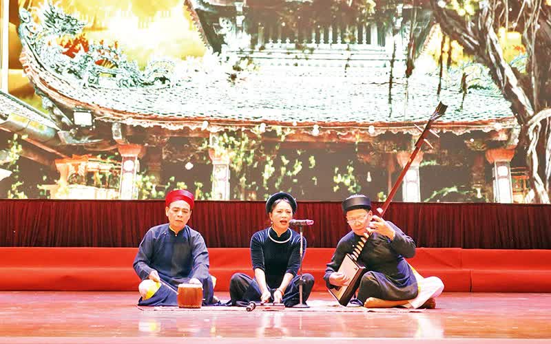 Bắc Ninh lưu giữ, phát triển nghệ thuật truyền thống ca trù - Ảnh 1.
